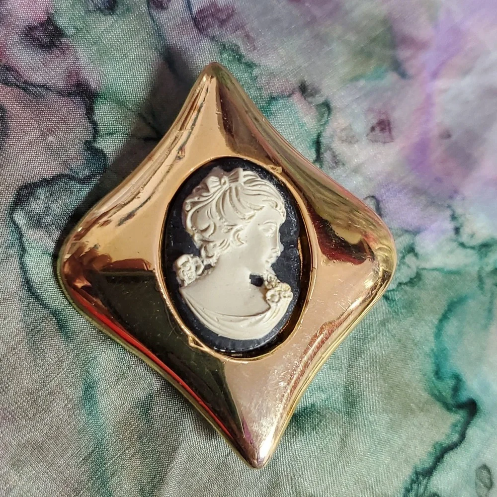 Vintage cameo pin